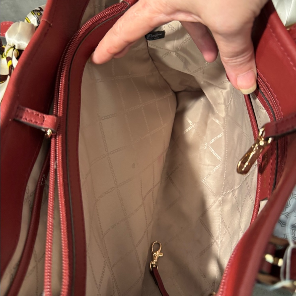 Michael Kors Jet Set Large East West Travel Tote! GUC!! - Picture 7 of 11